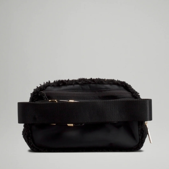 Lululemon Everywhere Fleece Belt Bag Black 1L NWT - Picture 4 of 7